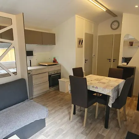 Campsite Mh 131 Bois Dormant Fond D'impasse, 6 Personnes *